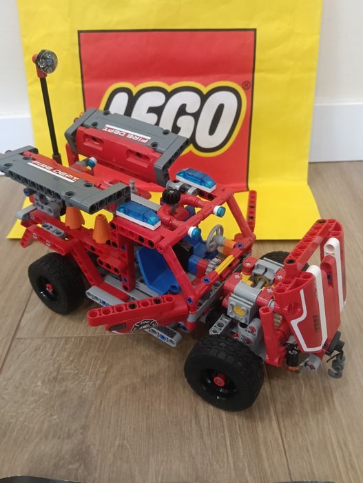 Lego Technic - First Responder482752351763189764