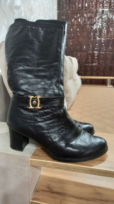 Жіночі чоботи 40р., шкіряні, зимові на натуральному  хутрі