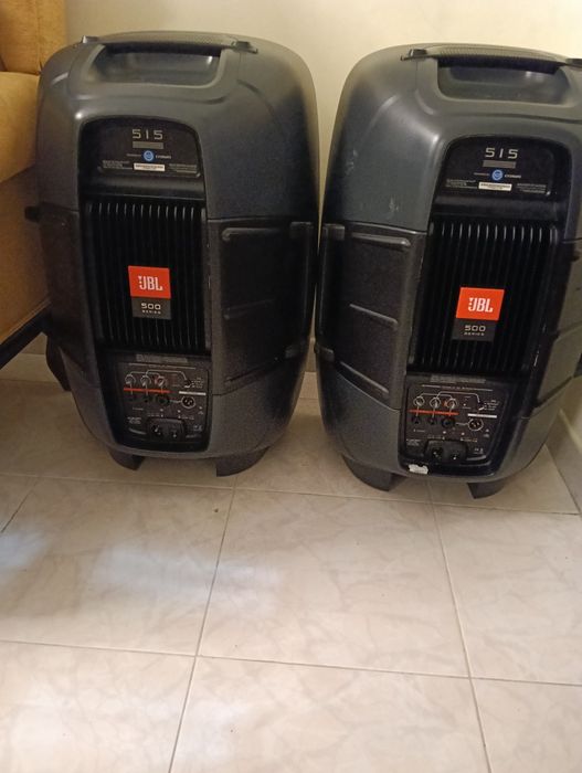 Colunas JBL EON 515