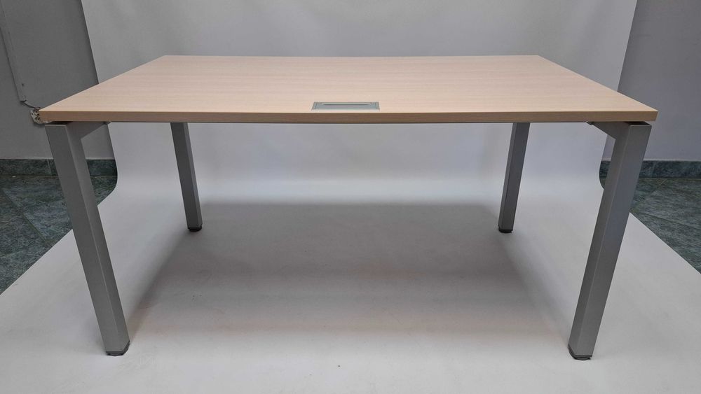 Biurko proste Euronova 140x80 orzech rockford jasny - duża ilość