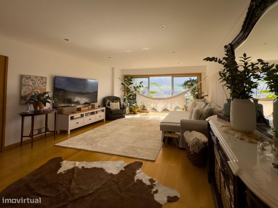 Apartamento T3, 5º andar na Costa, Guimarães, Rua Antero Henriques da