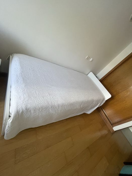 Cama solteiro com estrado e colcao incluido