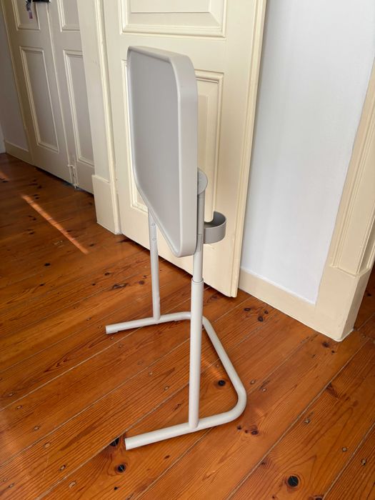 Suporte de laptop IKEA Björkåsen, na cor bege