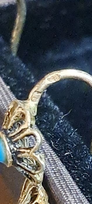 Brincos vintage em prata contrastada.