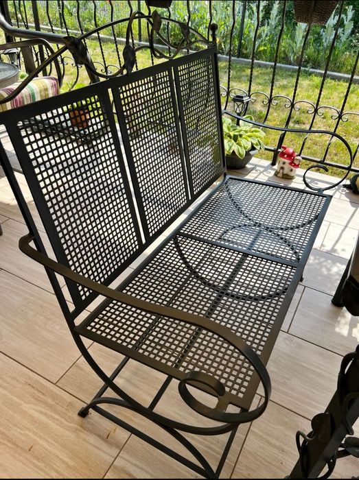 Sprzedam piękny, niepowtarzalny zestaw kutych mebli.
Cena 4995 zł.