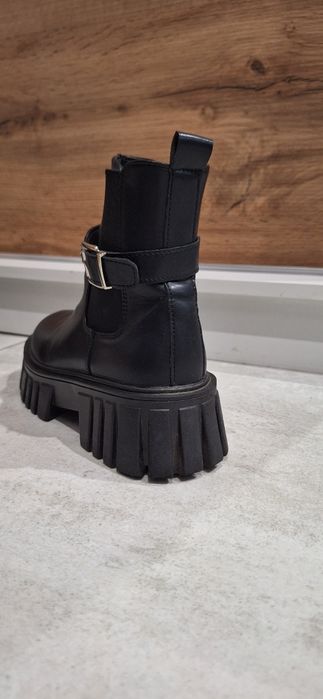 Czarne workery botki lekkie r 37 ozdoba łańcuszek