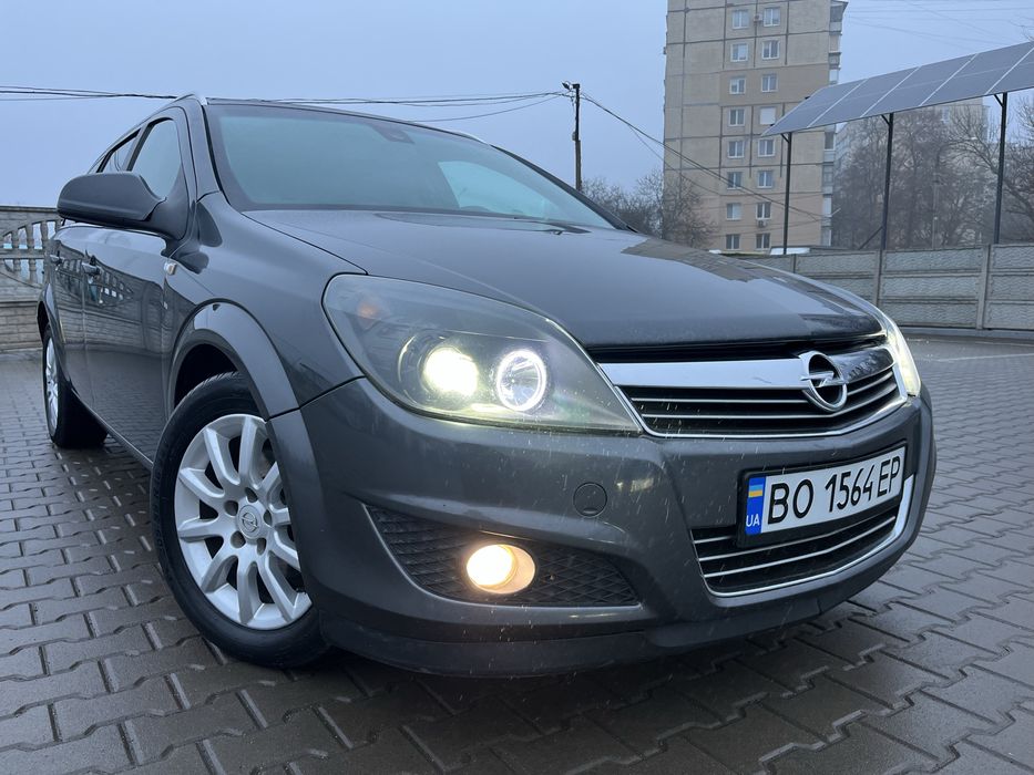 Opel Astra Station Wagon 2010 1.6 бензин