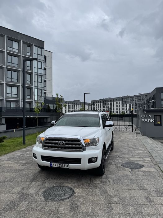Toyota Sequoia 2014 ГАЗ/БЕНЗИН
