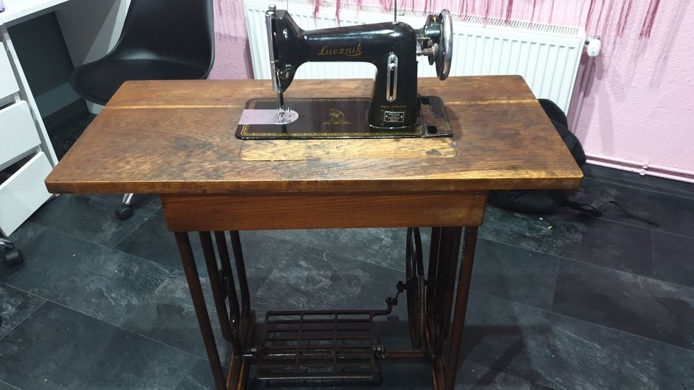 Maszyna do szycia Łucznik z nózkami zabytek