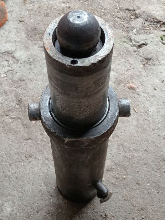 Siłownik do przyczepy