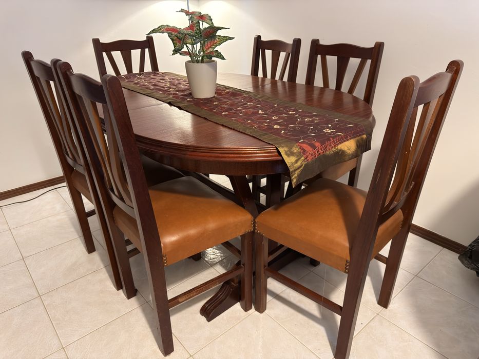Mesa de Sala de Jantar Extensível + 6 Cadeiras em Madeira Maciça