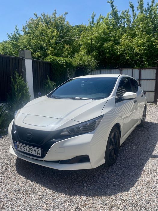 Продам Nissan Leaf
