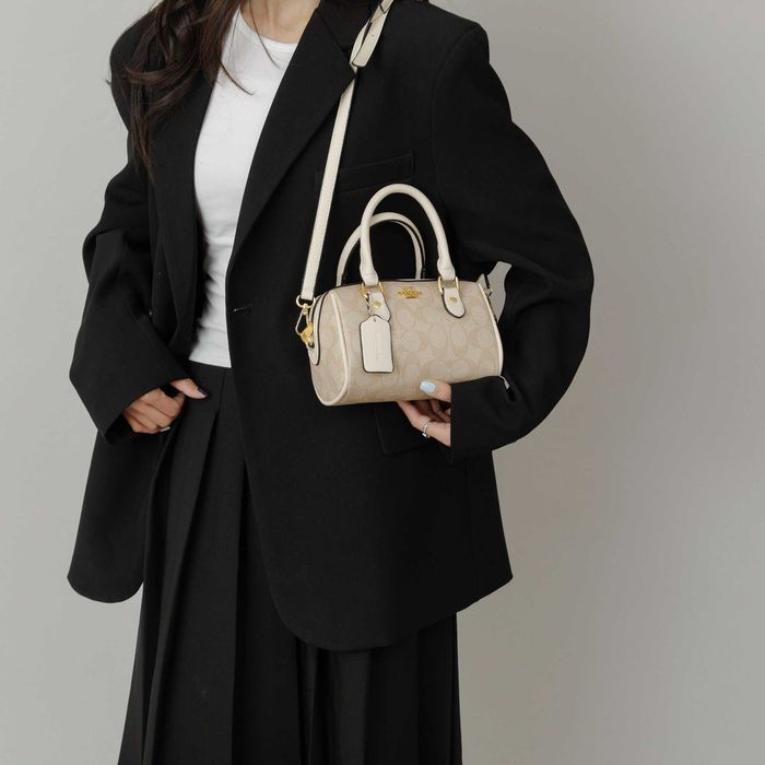 Жіноча сумка COACH Mini Rowan Crossbody In Signature / Сумка Коач крос боді з ремінцем бежева/ жіноча сумочка Коуч