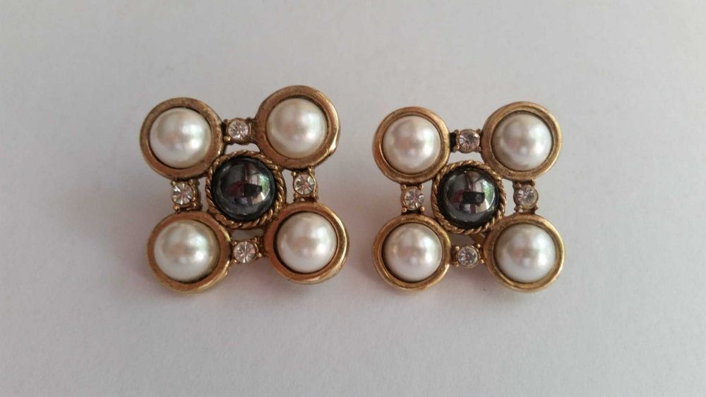 Brincos vintage e outros