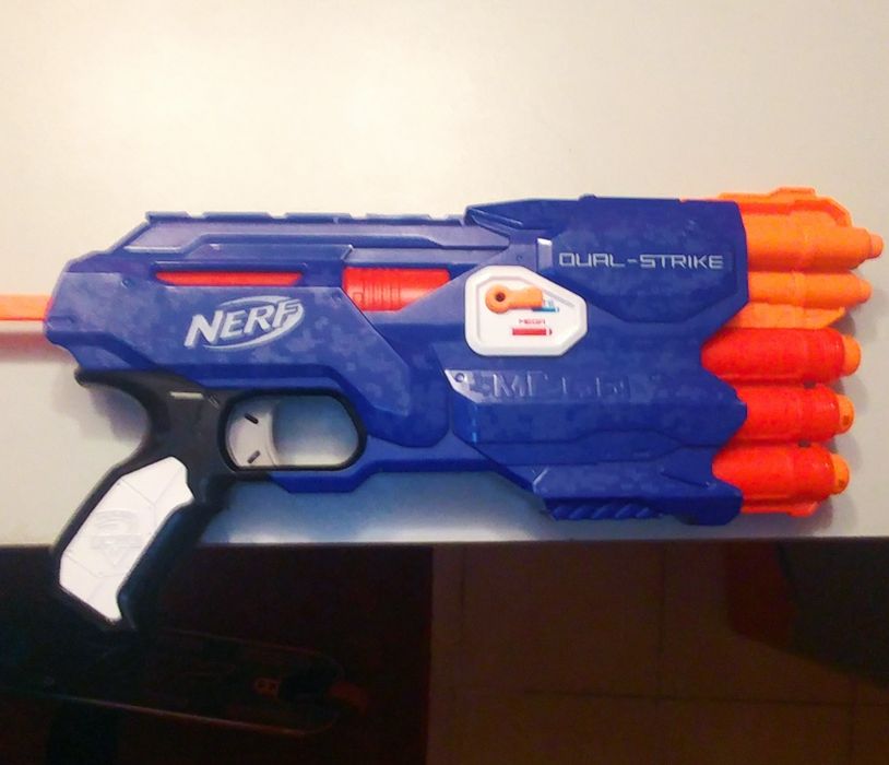 Nerf dual strike 2 w 1 + strzałki