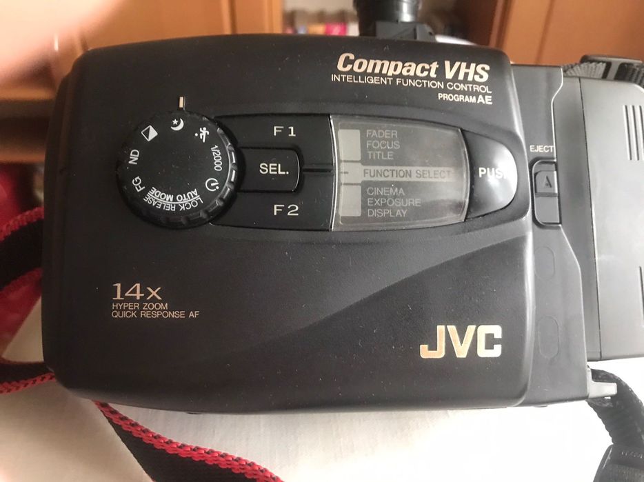 Видеокамера продам