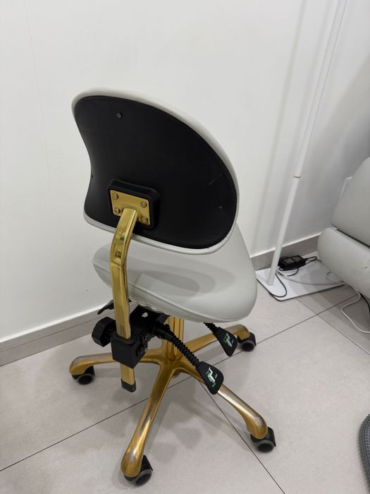 Femme primo Kazaro taboret