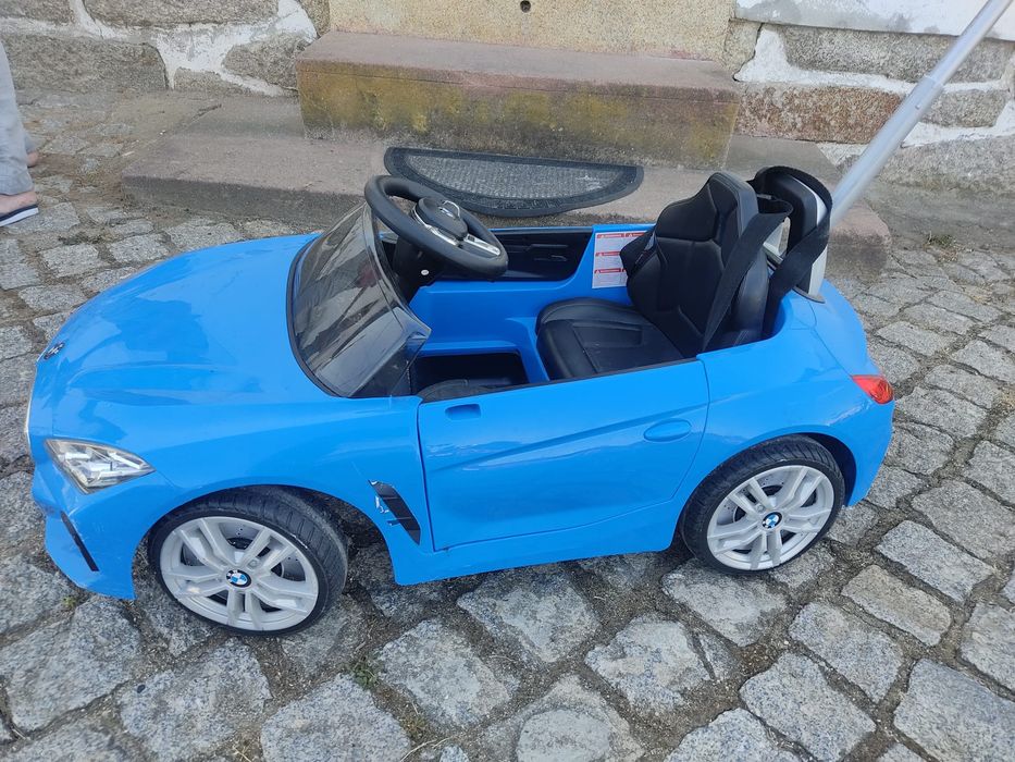 Carro Infantil BMW de Empurrar – Muito Bom Estado