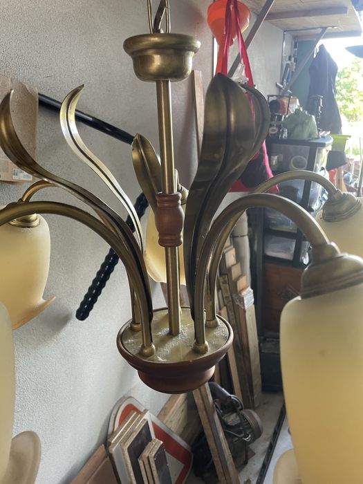 Candeeiro de teto dourado