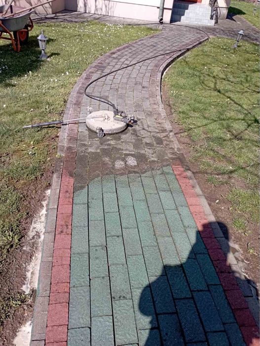 Мийка бруківки, фасадів та парканів