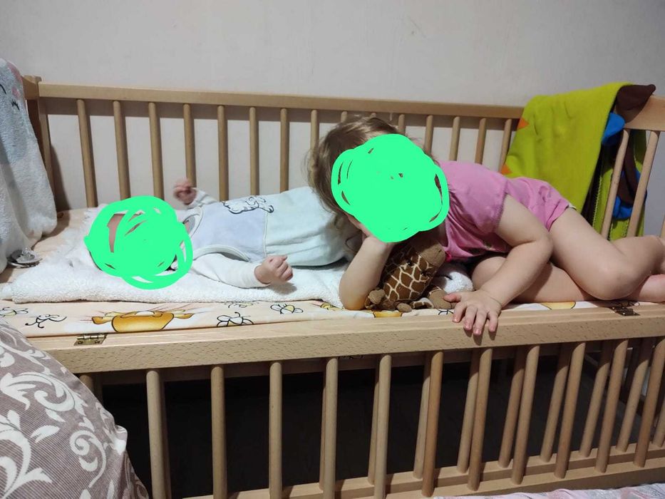 Дитяче ліжечко з маятником