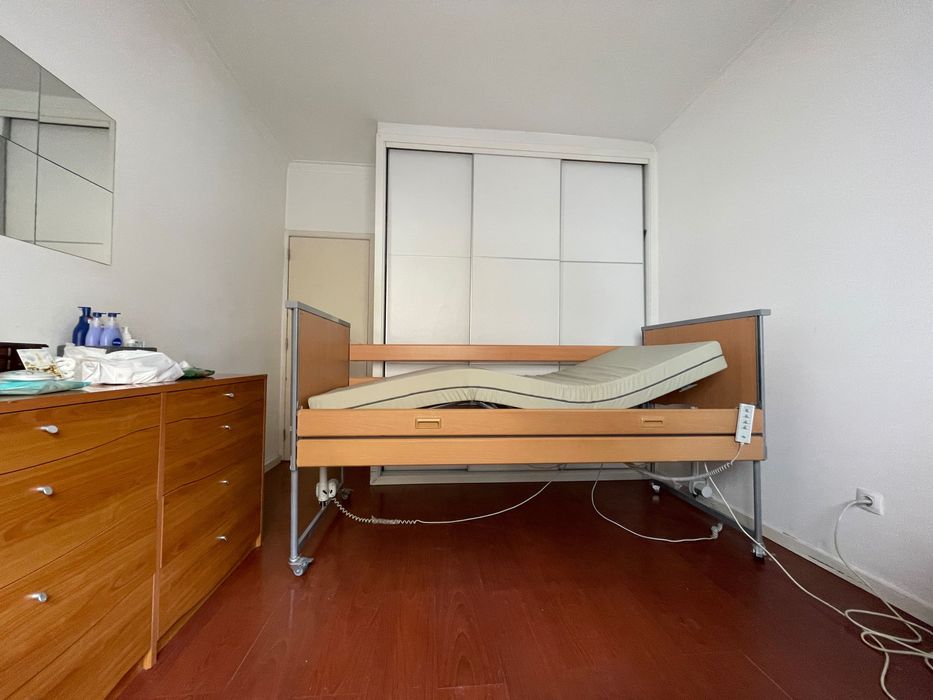 Cama Articulada Elétrica Invacare  + Colchão Anti Escaras