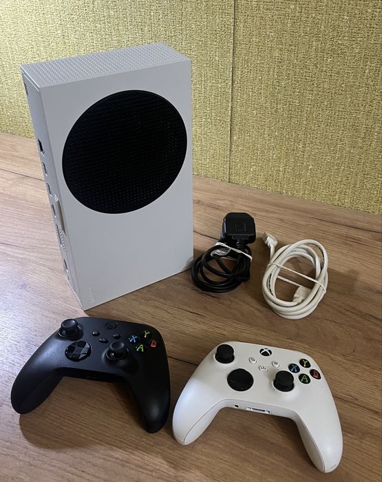 Консоль MICROSOFT XBOX SERIES S 512GB White Б/У + Геймпад 2 шт.