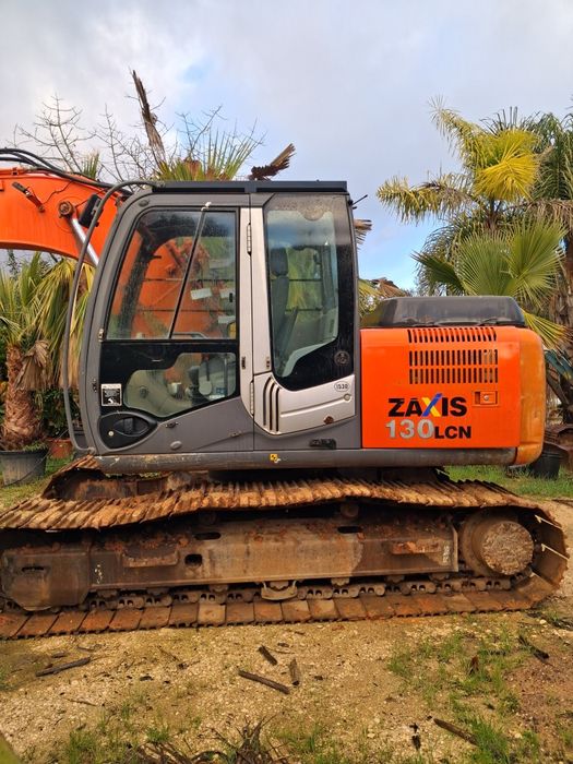 Vendo Giratória Hitachi ZN 130 LCN 3, de 2009
