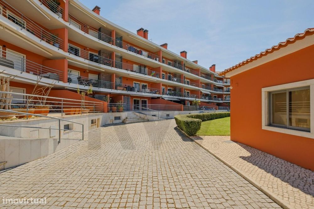Apartamento T3 com Terraço Privativo de 68 m2 no Prestigiado Condomíni