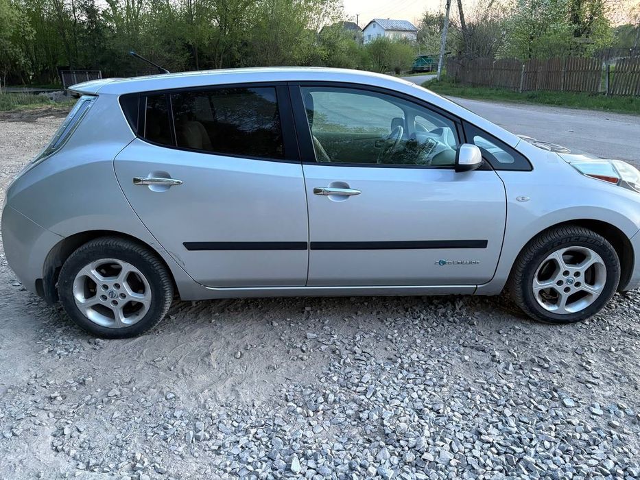 Nissan leaf 2012