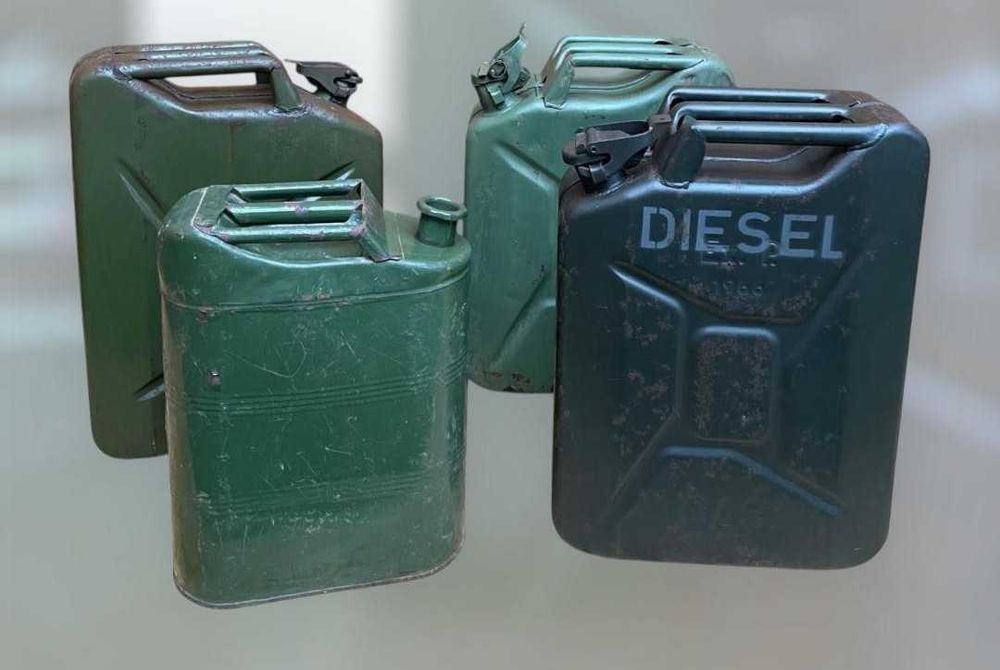 Jerricans antigos, estilo militar 20lts e 10 litros
