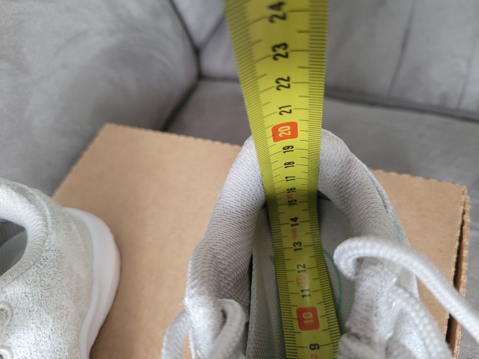 Buty sportowe srebrne stups 24 nowe z metką