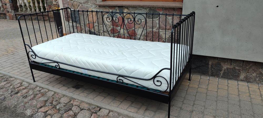 Łóżko metalowe czarne