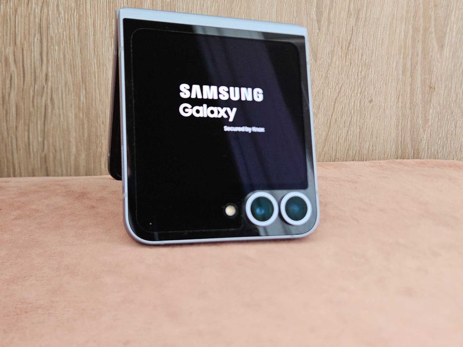 Samsung  flip 6 256 gb