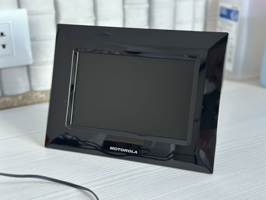 Цифровая фоторамка Motorola MF700/7