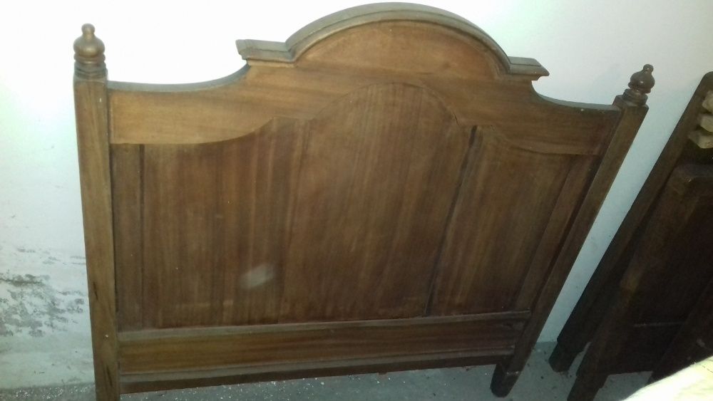 Cama solteiro antiga