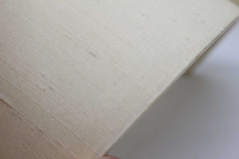 Par de Antigos Abajures em Meia Lua Forrados a Tecido