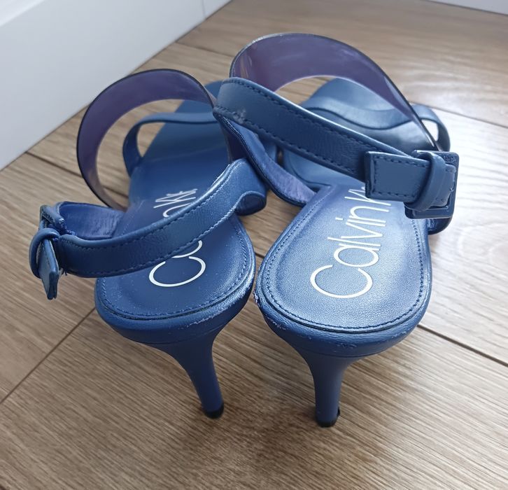 Szpilki Sandały buty  Calvin Klein model Lancy niebieskie skóra 38/39