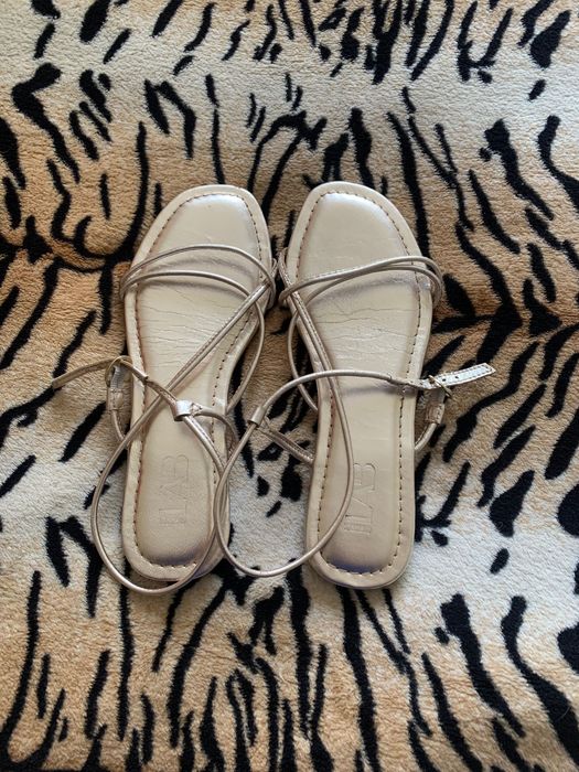 Босоніжки жіночі