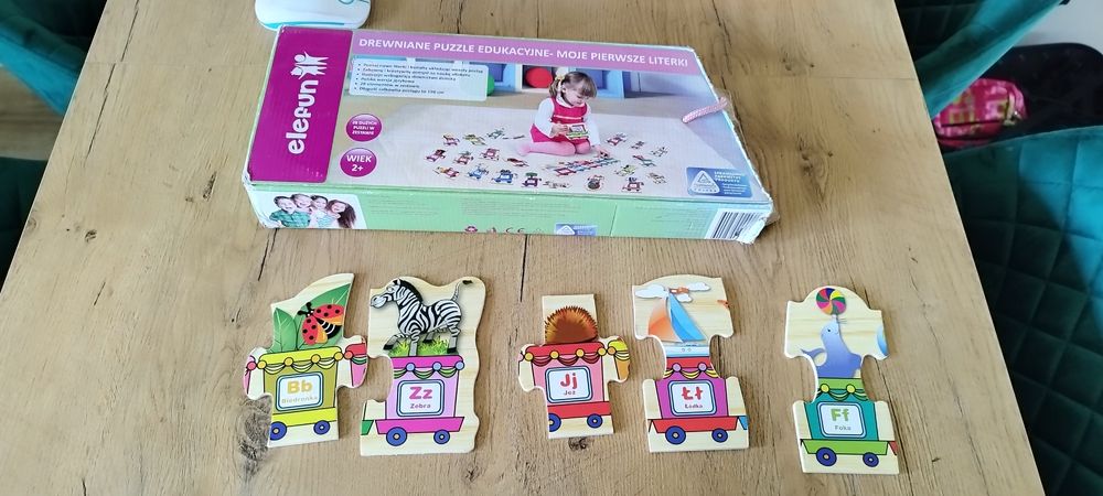 Zabawki,projektor,drewniane klocki