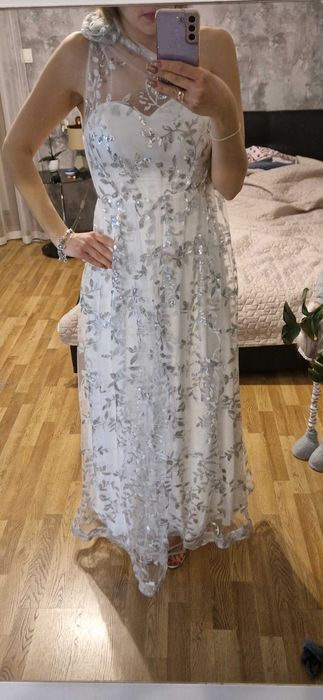 Suknia na 1 ramię z kwiatem