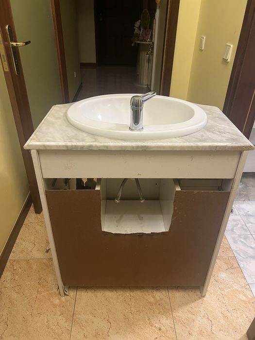 Movel lavatório com torneira