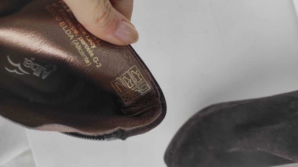 Zamszowe botki damskie na szpilce