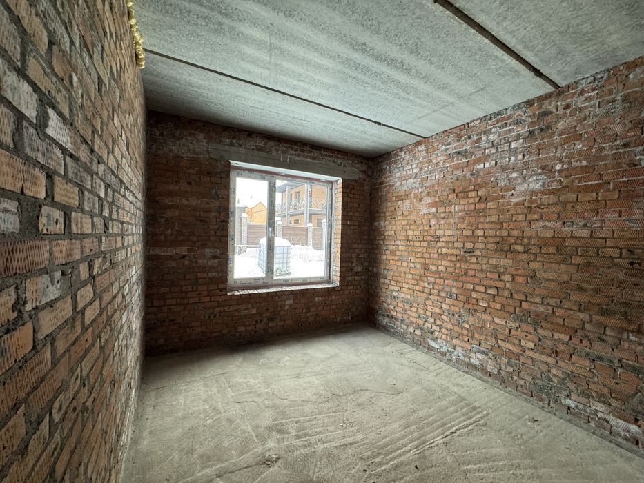 Продаж будинку Лезневе