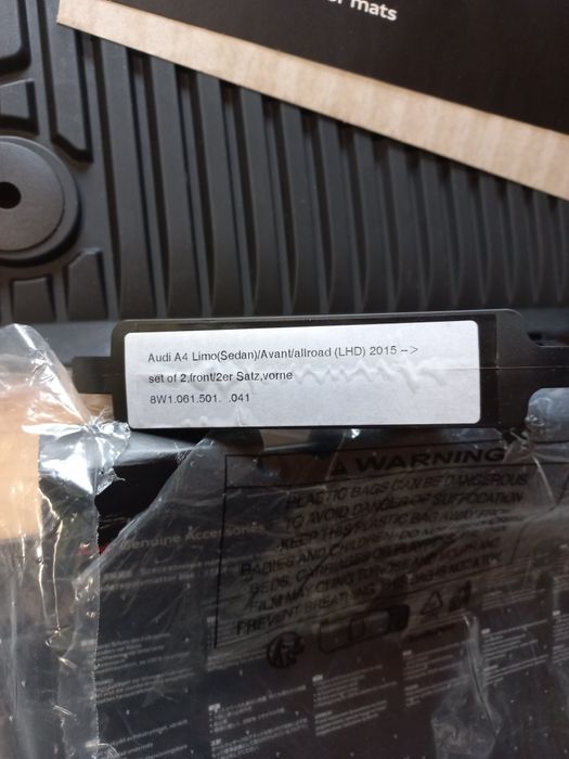 Dywaniki gumowe oryginalne NOWE Audi A4 b9 przód tył