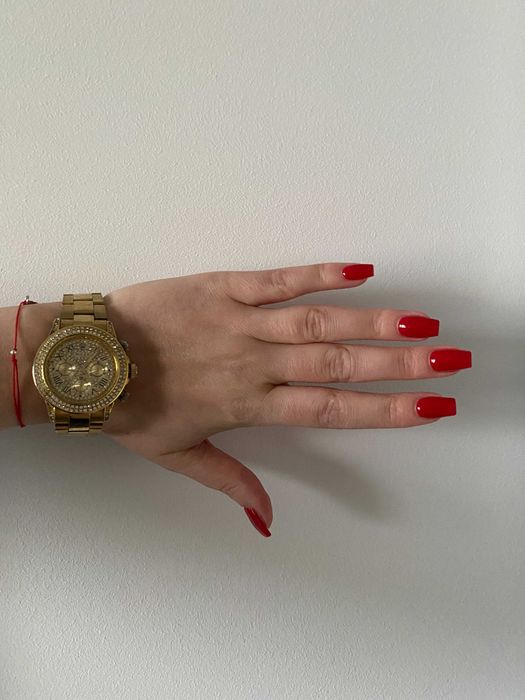 Złoty zegarek z cyrkoniami