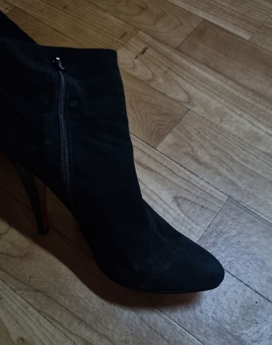 Жіночі чоботи Stoalos з натуральної замші