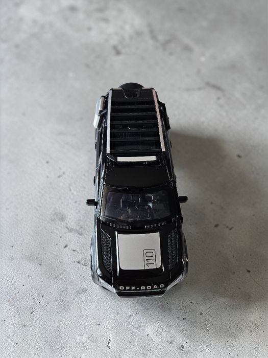 Model Land Rover Defender 110 Skala 1:24