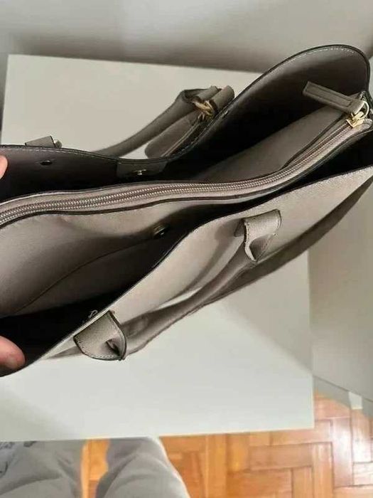 Bolsa da Primark, com sinais de uso apenas nas alças