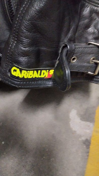 Casaco motoqueiro em couro como novo